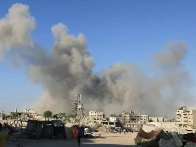 Smoke rises following an explosion during an Israeli operation, in Gaza City, August 26, 2025. REUTERS/Dawoud Abu Alkas / Foto: Dawoud Abu Alkas