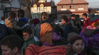 26.01.2016 -- železniška postaja Šid - Srbija - - mejni prehod Šid-Tovarnik na srbsko-hrvaški meji -  - Begunci 2016 - migracije po zahodni balkanski poti - migracijska pot beguncev iz Sirije, Afganistana in Iraka čez Balkan proti zahodni Evropi - evropska begunska kriza - migranti -    ///FOTO: Luka Cjuha