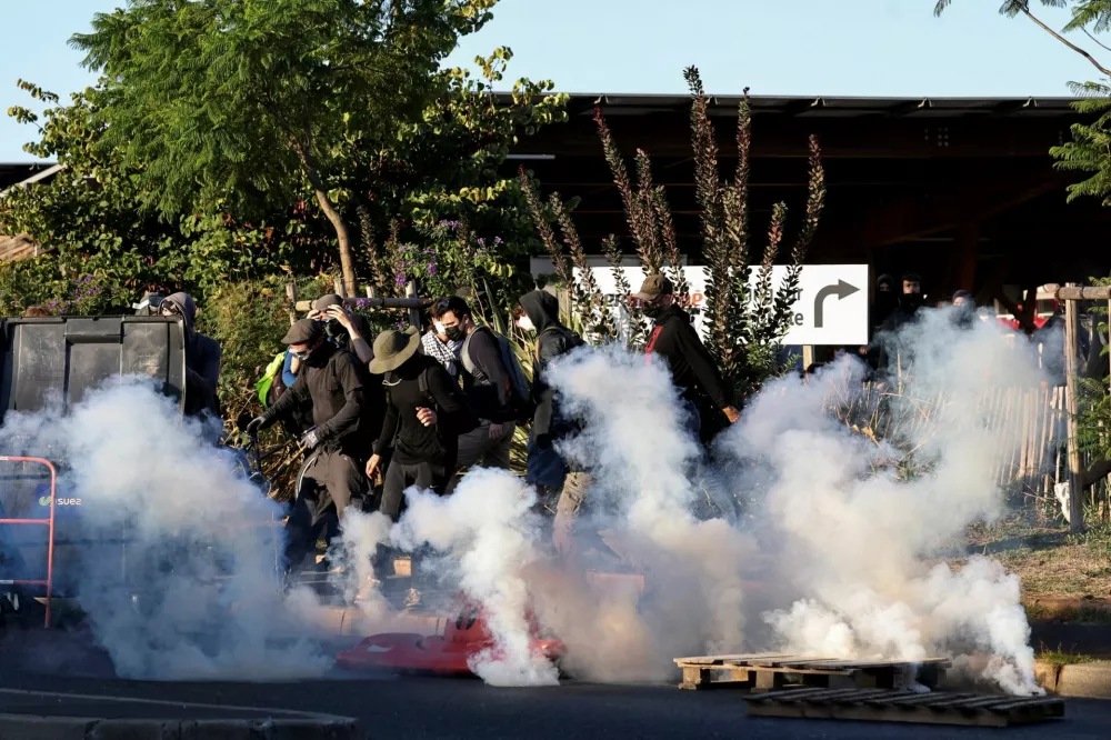 Police use tear gas to disperse people demonstrating at a roundabout to block traffic at Pres d'Arenes in Montpellier, as part of a grassroots protest movement called "Bloquons Tout" ("Let's Block Everything") calling for nationwide all-day disruption, France, September 10, 2025. REUTERS/Manon Cruz