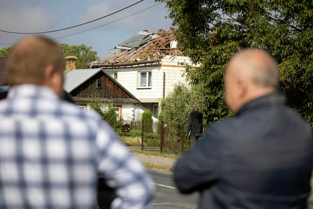 People watch as a house is damaged after a drone or similar object struck a residential building according to local authorities, following violations of Polish airspace during a Russian attack on Ukraine, in Wyryki municipality, Poland September 10, 2025. Agencja Wyborcza.pl/Jakub Orzechowski/via REUTERS  ATTENTION EDITORS - THIS IMAGE WAS PROVIDED BY A THIRD PARTY. POLAND OUT. NO COMMERCIAL OR EDITORIAL SALES IN POLAND.   TPX IMAGES OF THE DAY