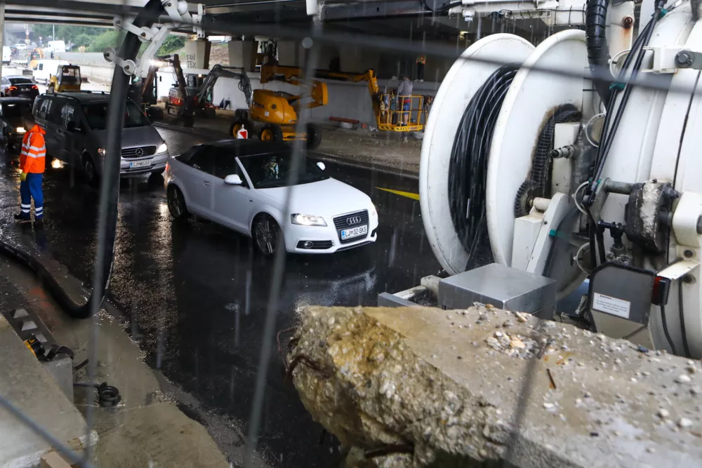 10.9.2025 - Podvoz Dunajska cesta - gradbi&scaron;če - črpanje vode VO KA - dež deževjeFoto: Luka Cjuha