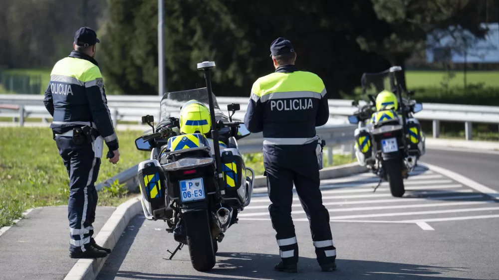 prometni nadzorpolicija - simbolična fotografijaprometna policijavarnost v prometupolicija na motorjihmotoristična policijaprehitri voznikiavtocestna policija08.04.2025 Policijski nadzor, počivali&scaron;če PovodjeFOTO: Nik Erik Neubauer
