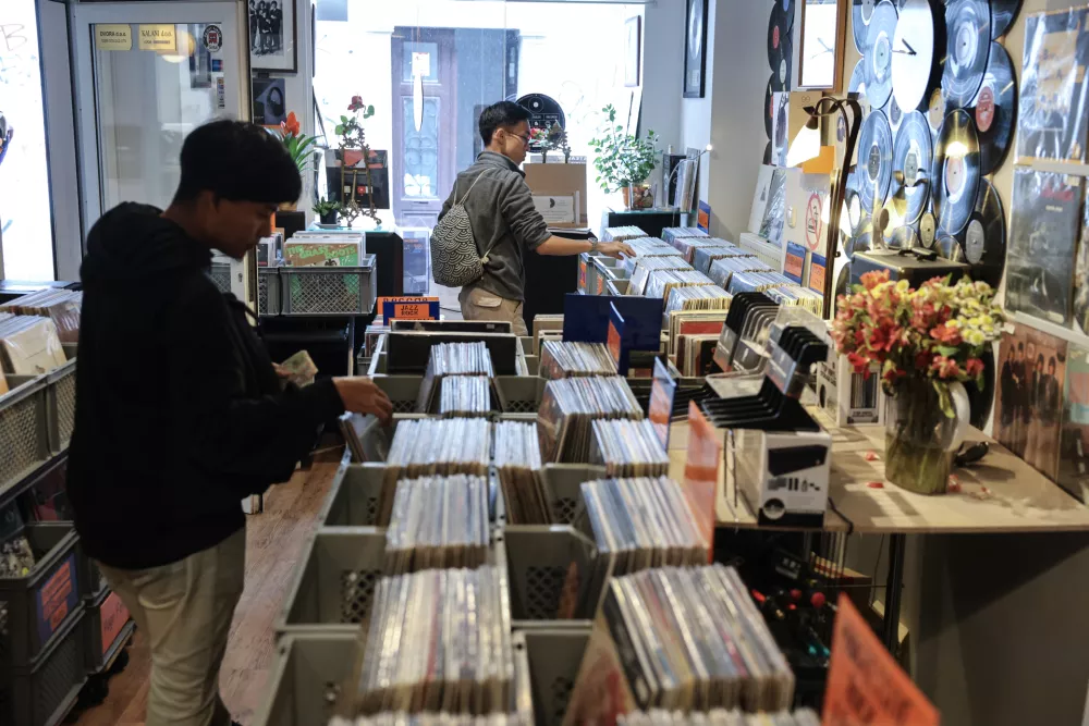 Ko hobi preraste v posel: Iz Rusije z ljubeznijo in plo&scaron;čami