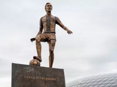 12 September 2025, Bavaria, Munich: The statue in honor of late German football player and managerFranz Beckenbauer is officially inaugurated outside the Allianz Arena. Photo: Leonie Asendorpf/dpa