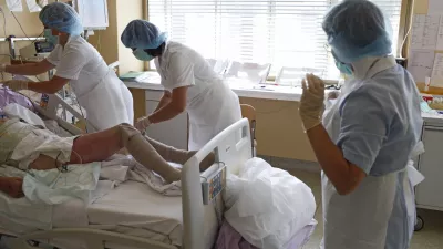 - medicinske sestre - zdravstvo - zdravstvena nega - opeklina - opekline - Klinični oddelek za plastično, rekonstrukcijsko, estetsko kirurgijo in opekline - UKC Ljubljana //FOTO: Luka Cjuha