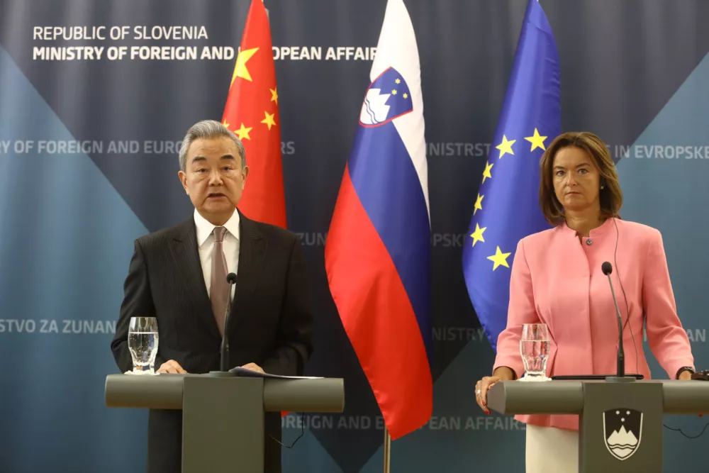 Vang Jij13.09.2025 - Ministrica Fajon bo na uradnem obisku gostila direktorja Komisije za zunanje zadeve Centralnega komiteja KPK in ministra za zunanje zadeve Ljudske republike Kitajske Vanga JijaFoto: Luka Cjuha