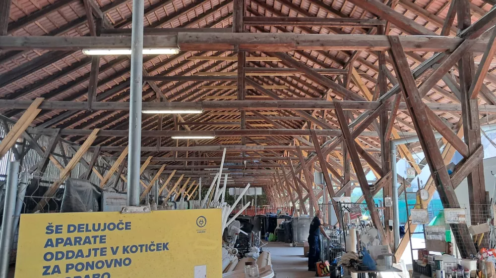 Zbirni center Pov&scaron;etova, Voka - SnagaFoto: Miha K. Turk 