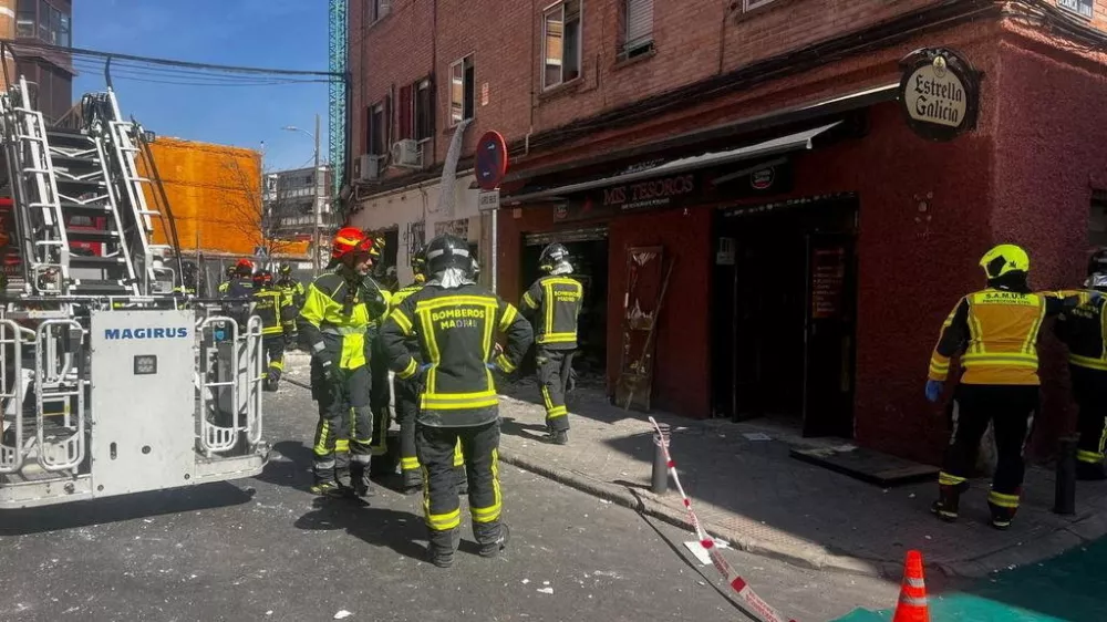 Firefighters work at the site after an explosion in a cafe injured at least 21 people, three of them seriously, according to emergency services, in Madrid, Spain September 13, 2025. Madrid Emergency Services, Handout via REUTERS. THIS IMAGE HAS BEEN SUPPLIED BY A THIRD PARTY. MANDATORY CREDIT. NO RESALES. NO ARCHIVES.