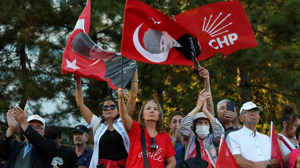 Supporters of main opposition Republican People's Party (CHP) attend a rally, a day before a court is set to rule on whether to annul the party's last general congress and unseat its leader Ozgur Ozel, in Ankara, Turkey, September 14, 2025. REUTERS/Umit Bektas