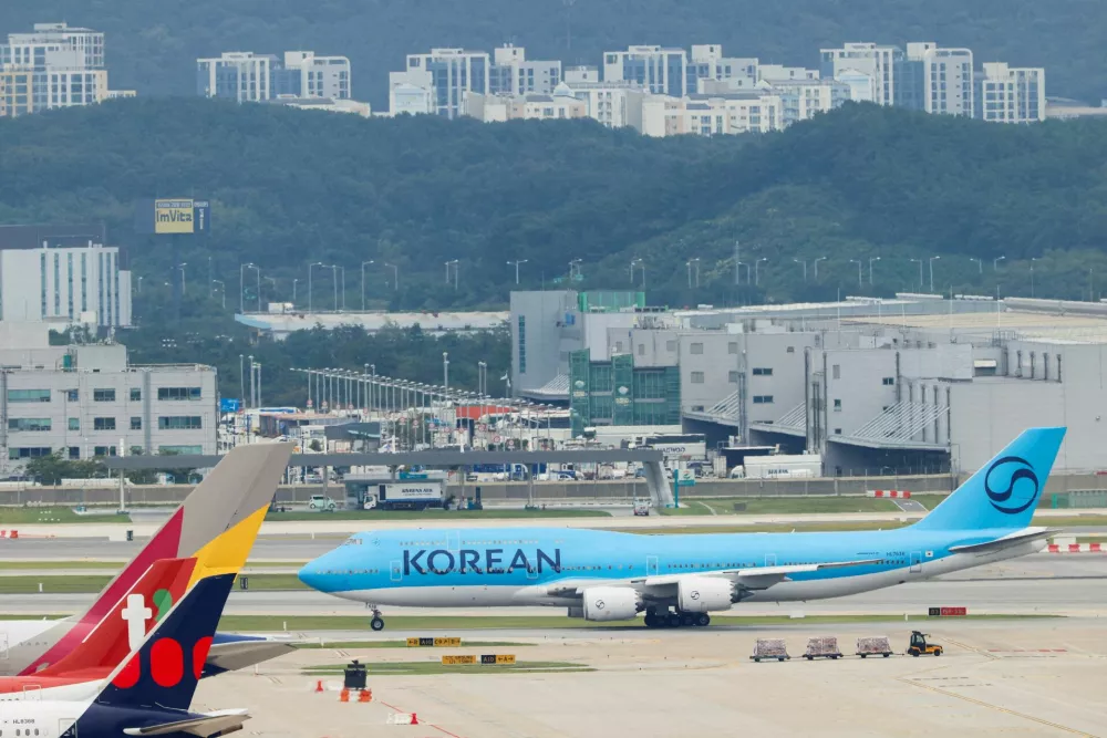 FILE PHOTO: A chartered plane transporting South Korean workers who were detained in a huge immigration raid last week at the site of a U.S. car battery project involving Hyundai Motor and LG Energy Solution in the U.S. state of Georgia, arrives at the Incheon International Airport in Incheon, South Korea, September 12, 2025. REUTERS/Kim Soo-hyeon   TPX IMAGES OF THE DAY/File Photo