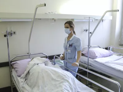 - 08.01.2019 - odprli začasni Oddelek za epidemije v drugem nadstropju Bolnice dr. Petra Držaja UKC Ljubljana - okužbe dihal &ndash; //FOTO: Jaka Gasar