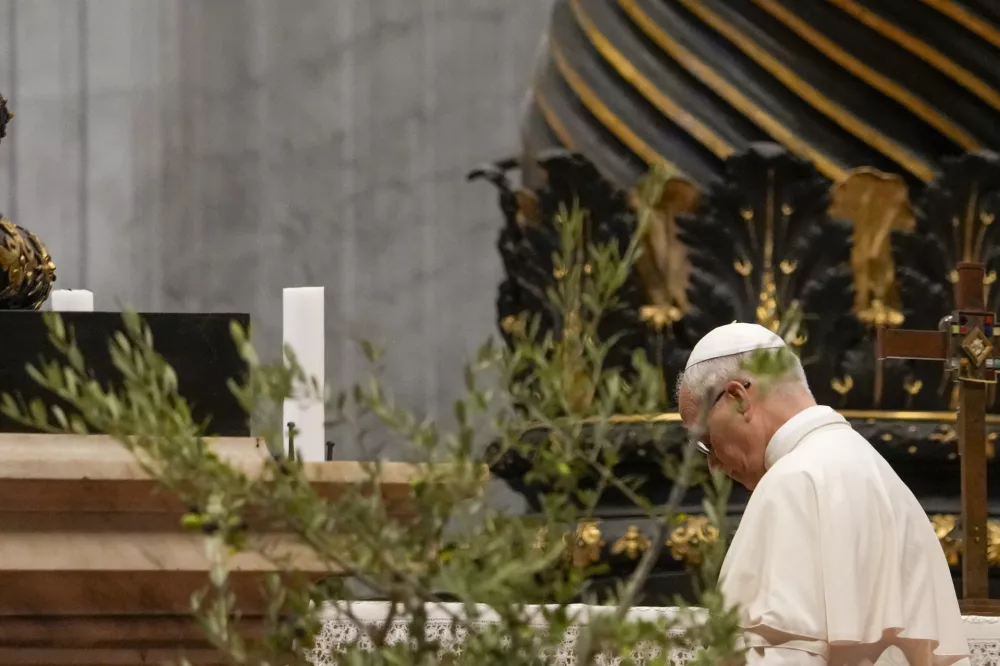 Pope Leo XIV arrives in St. Peter's Basilica at the Vatican to meet with jubilee pilgrims from the Italian region of Umbria Saturday, Sept. 13, 2025. (AP Photo/Gregorio Borgia)