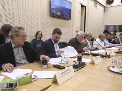 Branimir &Scaron;trukelj in Jakob Počival&scaron;ek15.11.2024 - podpis Dogovora o prenovi sistema plač in novih uvrstitvah delovnih mest ter nazivov v plačne razrede v javnem sektorju, Kolektivne pogodbe za javni sektorFOTO: LUKA CJUHA