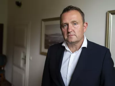 Ministrstvo pri ume&scaron;čanju kritične infrastrukture vztraja pri počasnej&scaron;i poti