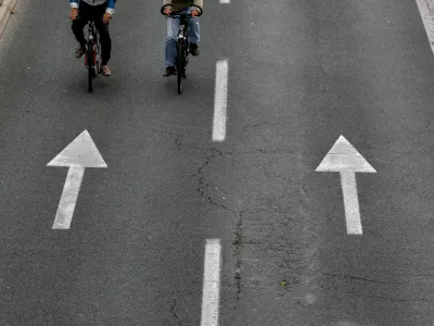 - simbolična fotografija, mestni promet - kolesarstvo - vožnja v napačno smer, kolesarja, prekr&scaron;ek, kolesar -  //FOTO: Bojan Velikonja