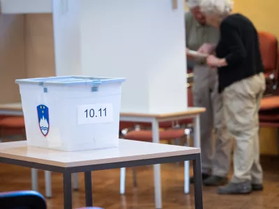 Radomlje, Kulturni dom Radomlje.Referendumsko glasovanje o usodi zakona o dodatku k pokojnini za izjemne dosezke na podrocju umetnosti.