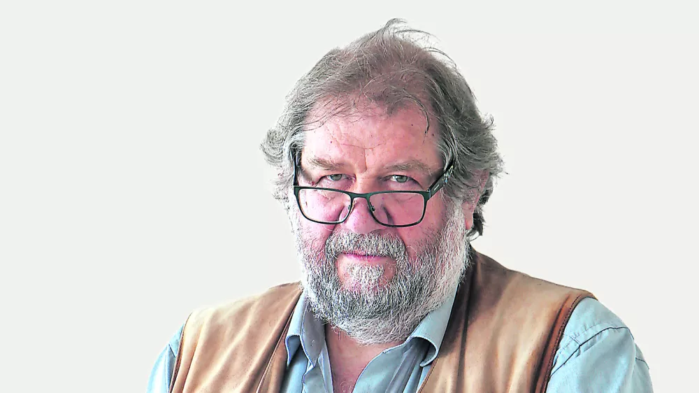 14.06.2017 - Ervin Hladnik Milharcic, kolumnist- Dnevnik 2017 - portreti za komentarje in kolumne - kolumnisti - novinarji - novinar//FOTO: Tomaz Skale ------PERMANENT !!!COLOR za kolumno