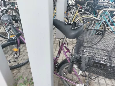 Imetniku letne vozovnice SŽ so včeraj popoldne do danes zjutraj v kolesarnici vnovič posku&scaron;ali odtujiti kolo. Foto: Miha Pav&scaron;ek