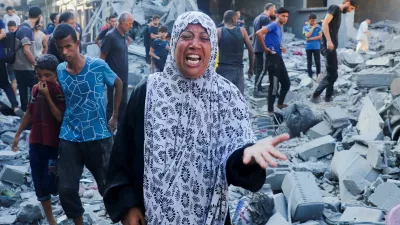 A woman reacts as palestinians inspect the site of an overnight Israeli strike on a house in Gaza City, September 16, 2025. REUTERS/Ebrahim Hajjaj