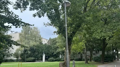 Park Ade &Scaron;kerl in Sonje Plaskan, ukradena tabla F &Scaron;pela Ferlin