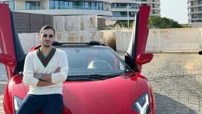 Shimon Hayut, prevarant s Tinderja, ki je neslavno zaslovel zaradi Netflixovega dokumentarca The Tinder Swindler, je že na&scaron;el novo priložnost za zaslužek. Simon Leviev, kot se predstavlja Hayut, je sklenil dogovor s hollywoodsko menedžerjo Gino Rodriguezom, v načrtu ima tudi knjigo, poleg tega pa želi zagnati &scaron;e podcast in sodelovati v resničnostnem &scaron;ovu, v katerem bo iskal pravo ljubezen. V &scaron;ovu naj bi se za zanj potegovale &scaron;tevilne ženske, v podcastu pa bi rad delil ljubezenske nasvete, kaj storiti in česa ne v nastajajočih zvezah. Ob vsem tem Hayut &scaron;e naprej trdi, da ga je dokumentarec napačno prikazal in da bo očistil svoje ime. In kako ga je sploh prikazal dokumentarec, ki bo dobil tudi svojo igrano filmsko različico? Leviev je ženske, ki so postale njegova tarče, prepričal, da je sin kralja diamantov Leva Levieva. Zavedel jih je z lažnim prikazovanjem svojega "luksuznega" življenja, potem pa jih prosil, naj mu posodijo denar, ker so ga neprijatelji spravili v težave. Na ta način je od žensk izvlekel milijone dolarjev. Netflix je razkril nekatere od njegovih prevar, prav tako pa tudi &scaron;tevilne psevdonime, ki jih je uporabljal, a kot se je izkazalo, Hayutu slava godi, tudi če je negativna.