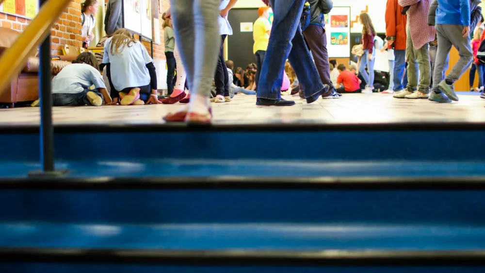 Simbolična fotografija, &scaron;olstvo, otroci, otrok, - 28.03.2017 - O&Scaron; Brezovica pri Ljubljani - projekt SKUPAJ SMO VEČJI - otroci in &scaron;olarji ustvarjali risbe in slike z namenom sestaviti največjo sestavljeno risbo na svetu za guinnessovo knjigo rekordov.    //FOTO: Bojan Velikonja / Foto: Bojan Velikonja