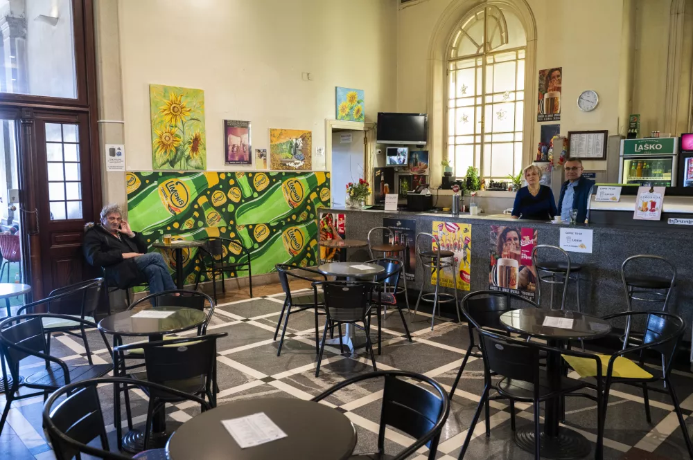 28.4.2025 Anice Skok, bar Prehod na železni&scaron;ki postajiFOTO: Nik Erik Neubauer