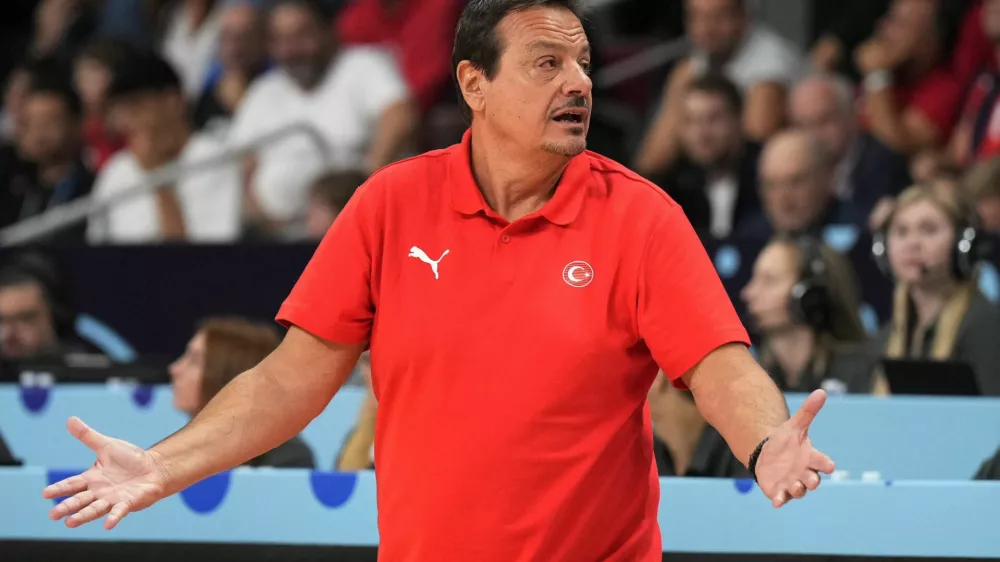 Basketball - FIBA EuroBasket 2025 - Final - Turkey v Germany - Xiaomi Arena, Riga, Latvia - September 14, 2025 Turkey head coach Ergin Ataman reacts REUTERS/Ints Kalnins