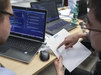 - 31.03.2022 - Fakulteta za elektrotehniko Univerze v Ljubljani - dnevi robotike - robotski izziv DIR 2022 Hekaton: Novartisov izziv - re&scaron;evali aktualen problem iz farmacije, povezan s predpripravo farmacevtskih vzorcev za analizo - Laboratorij za robotiko - robotikaFoto: Jaka Gasar