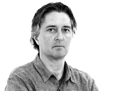 Uro&scaron; &Scaron;emrov- Redakcija Dnevnik 2024 - portreti za komentarje in kolumne - kolumnisti - komentatorji &ndash; novinarji - portret //FOTO: Luka Cjuha