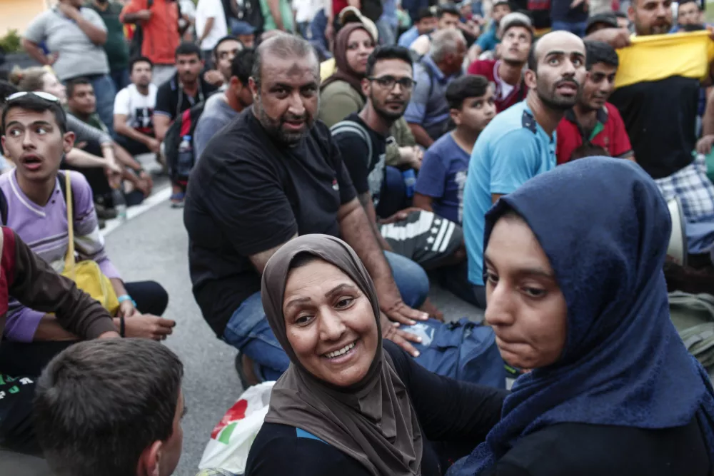 - 18.09.2015 - Slovenija - slovensko-hrva&scaron;ka meja - mejni prehod Rigonce  - Begunci 2015 - migracije po zahodni balkanski poti - migracijska pot beguncev iz Sirije, Afganistana in Iraka čez Balkan proti zahodni Evropi - evropska begunska kriza - migranti -  ///FOTO: Luka Cjuha.