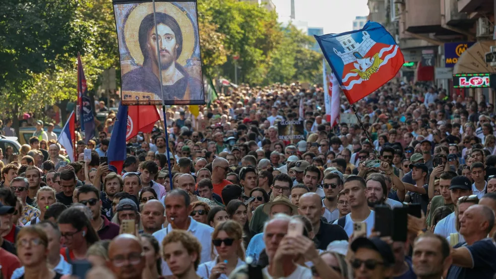 Protesters march against what they say is increased police brutality, after months of protests sparked by the deaths of 16 people when a railway concrete canopy collapsed in Novi Sad in November 2024, triggering allegations of corruption and negligence, in Belgrade, Serbia, September 8, 2025. REUTERS/Zorana Jevtic