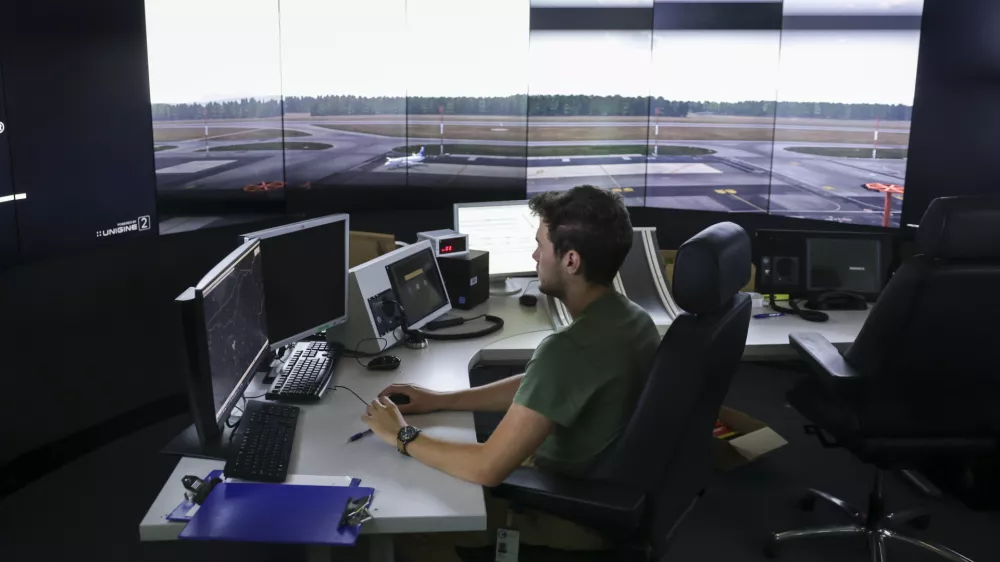 - 04.08.2023 &ndash; Kontrola zračnega prometa, letali&scaron;če Brnik //FOTO: Jaka Gasar