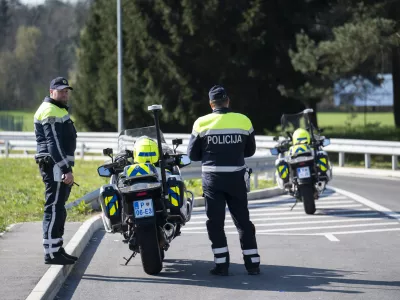 prometni nadzorpolicija - simbolična fotografijaprometna policijavarnost v prometupolicija na motorjihmotoristična policijaprehitri voznikiavtocestna policija08.04.2025 Policijski nadzor, počivali&scaron;če PovodjeFOTO: Nik Erik Neubauer