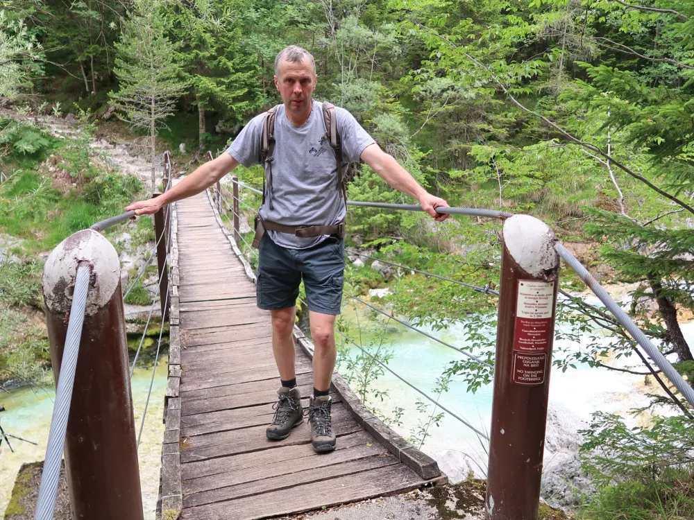 Edvin Kravanja, vodnik v TNP, Triglavski narodni park, 2021- 40. obletnica ustanovitve, Trenta, So&scaron;ka pot, Soča, pohodniki, Posočje / Foto: Nata&scaron;a Bucik Ozebek