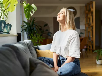 Nekateri se bolje počutijo, ko so sami. / Foto: Istock