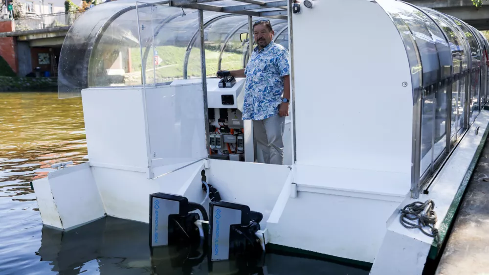 18.09.2025. Predstavitev prenovljene potni&scaron;ke ladjice na Ljubljanici z novima električnimi motorjema. Tomo Zupančič, lastnik. Foto: Bojan Velikonja