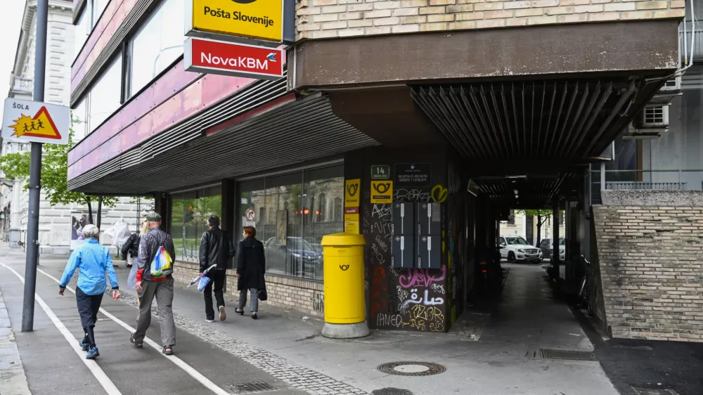 - 04.05.2022 &ndash; Delovno in socialno sodi&scaron;če v Ljubljani, Po&scaron;ta, Nova KBM banka, Resljeva cesta 14  //FOTO: Nik Erik Neubauer
