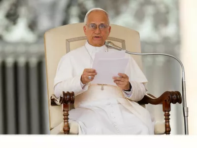 Pope Leo XIV holds a general audience in St. Peter's Square at the Vatican, September 17, 2025. REUTERS/Remo Casilli
