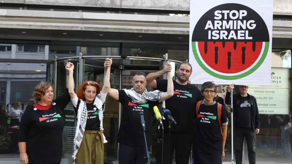 18.09.2025 - novinarska konferenca predsednika palestinskega sindikata novinarjev Naserja Abu Bakerja (pred poslopjem RTV Slovenija, Kolodvorska 2) in javni shod v podporo palestinskim novinarjem in medijskim delavcemFoto: Luka Cjuha