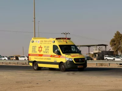 An Israeli ambulance attends the scene of a fatal shooting at the Allenby Crossing between the Israeli-Occupied West Bank and Jordan, September 18, 2025. REUTERS/Oren Ben Hakoon ISRAEL OUT. NO COMMERCIAL OR EDITORIAL SALES IN ISRAEL