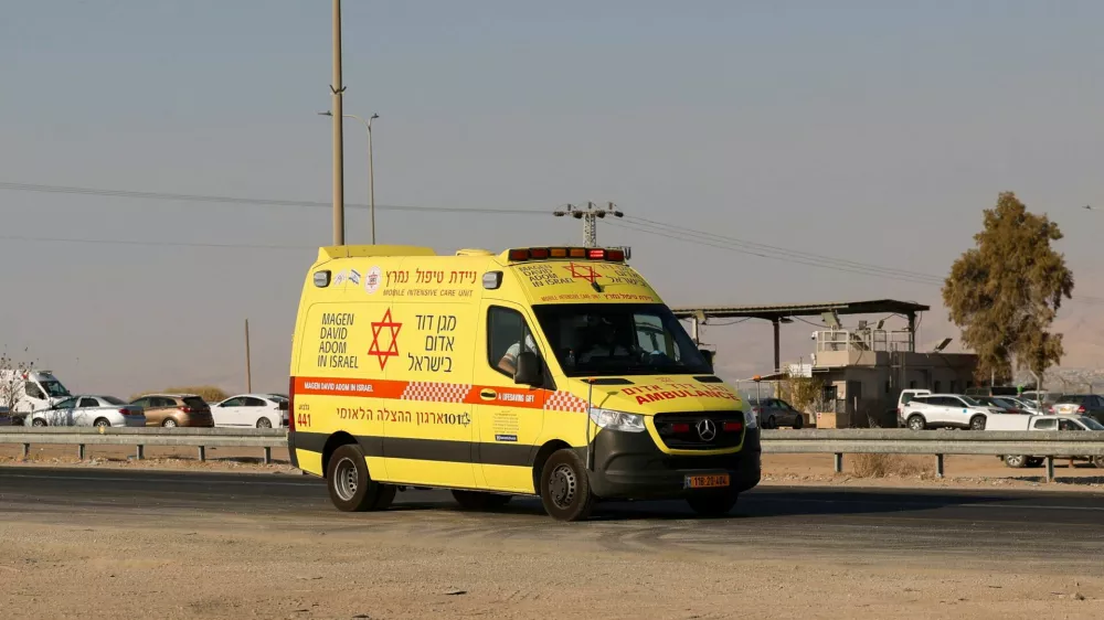 An Israeli ambulance attends the scene of a fatal shooting at the Allenby Crossing between the Israeli-Occupied West Bank and Jordan, September 18, 2025. REUTERS/Oren Ben Hakoon ISRAEL OUT. NO COMMERCIAL OR EDITORIAL SALES IN ISRAEL