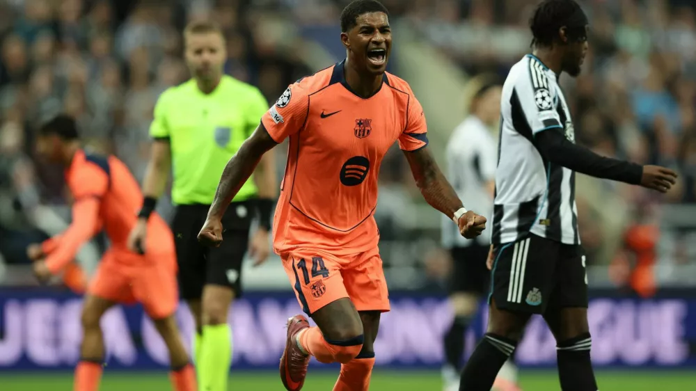 Soccer Football - UEFA Champions League - Newcastle United v FC Barcelona - St James' Park, Newcastle, Britain - September 18, 2025 FC Barcelona's Marcus Rashford celebrates scoring their first goal REUTERS/Scott Heppell