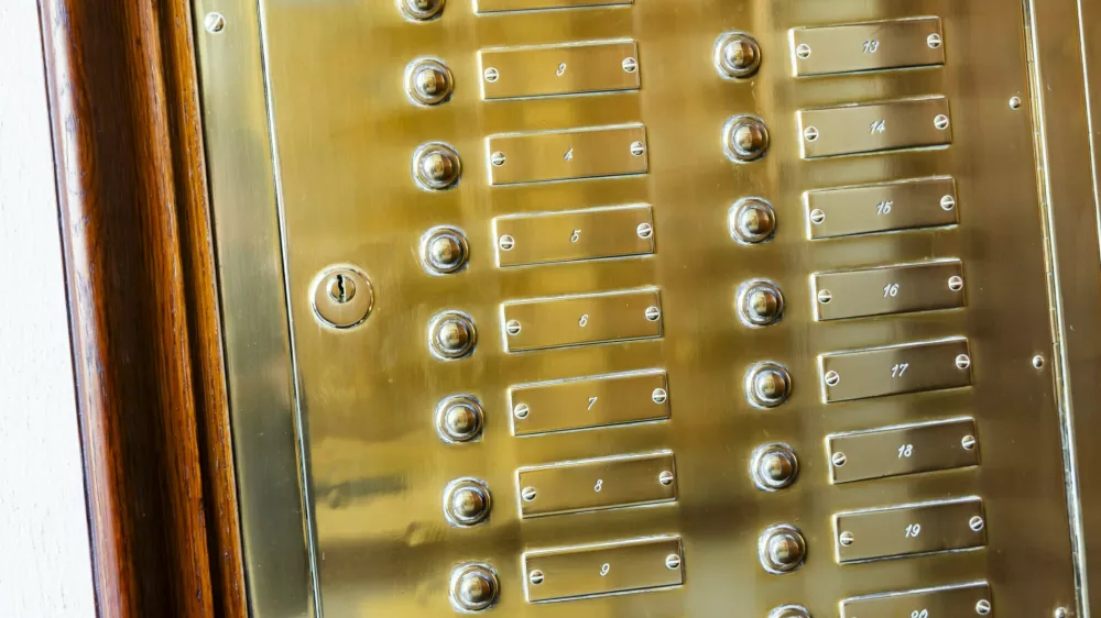 Anonyme Klingelanlage, Diskrete Nummern statt Namen. // 18.03.2025: Baden-Baden, Baden-W&uuml;rttemberg, Deutschland, Europa *** Anonymous doorbell system, discrete numbers instead of names 18 03 2025 Baden Baden, Baden W&uuml;rttemberg, Germany, Europe,Image: 977197804, License: Rights-managed, Restrictions: imago is entitled to issue a simple usage license at the time of provision. Personality and trademark rights as well as copyright laws regarding art-works shown must be observed. Commercial use at your own risk., Model Release: no