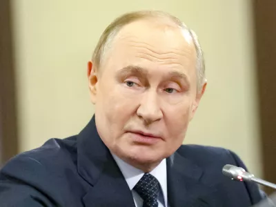 Russian President Vladimir Putin holds a meeting with leaders of the political parties represented in the State Duma, the lower house of parliament, at the Novo-Ogaryovo state residence outside Moscow, Russia September 18, 2025. Sputnik/Mikhail Sinitsyn/Pool via REUTERS ATTENTION EDITORS - THIS IMAGE WAS PROVIDED BY A THIRD PARTY.