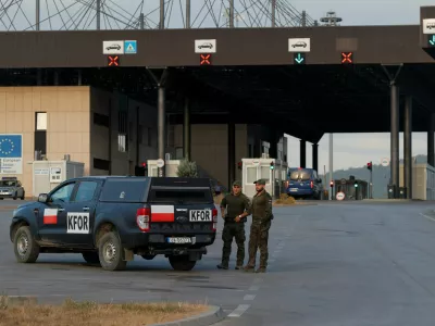 Polish soldiers part of the NATO-led peacekeeping mission stand as they monitor the main Kosovo-Serbia border crossing in Merdare, Kosovo September 6, 2024. REUTERS/Valdrin Xhemaj
