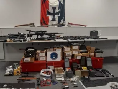 Nacizem, nacistični spominki, orožje, zaseg orožja, nacistične značke, nacist