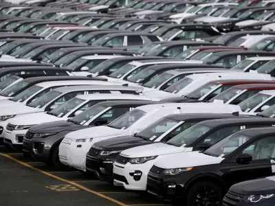 FILE PHOTO: FILE PHOTO: New Land Rover cars are seen in a parking lot at the Jaguar Land Rover plant at Halewood in Liverpool, northern England, September 12, 2016. REUTERS/Phil Noble/File PhotoGLOBAL BUSINESS WEEK AHEAD/File Photo