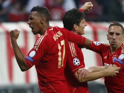 Bayern Munich's Mario Gomez celebrates with his team mates Franck Ribery (R) and Jerome Boateng (L) after scoring a goal against Barcelona during the Champions League semi-final first leg soccer match at Arena stadium in Munich April 23, 2013.         REUTERS/Michaela Rehle (GERMANY - Tags: SPORT SOCCER)