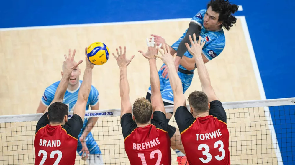 Nik Mujanovič, odbojka